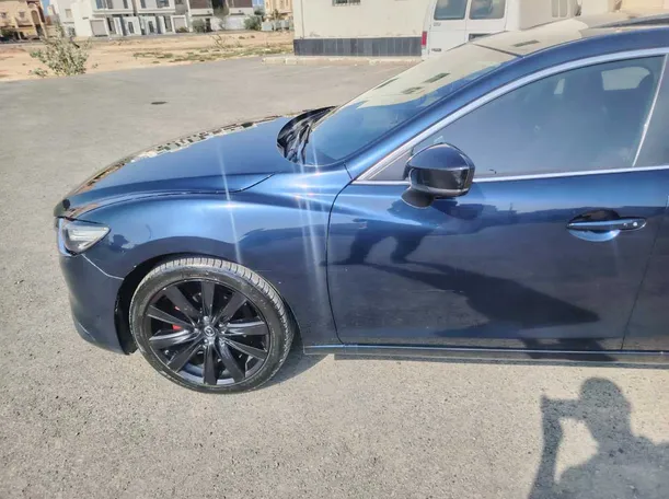 Car image 9
