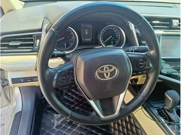 Car image 23