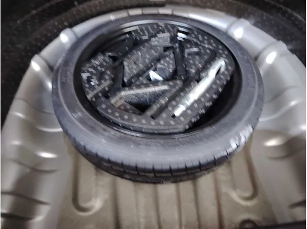 Car image 35
