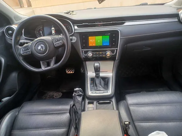 Car image 14