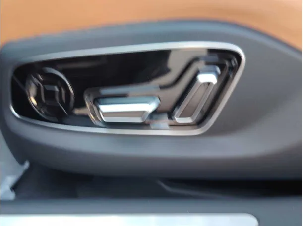 Car image 35