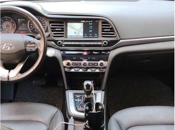 Car image 19