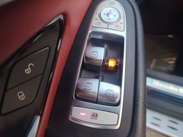 Car image 27