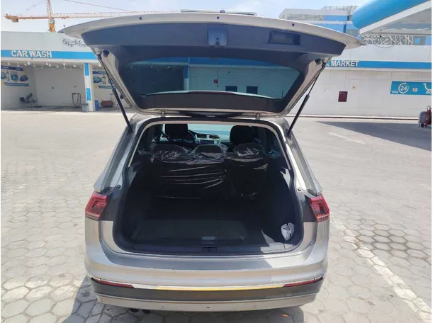 Car image 25