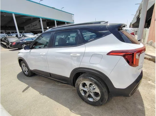 Car image 8