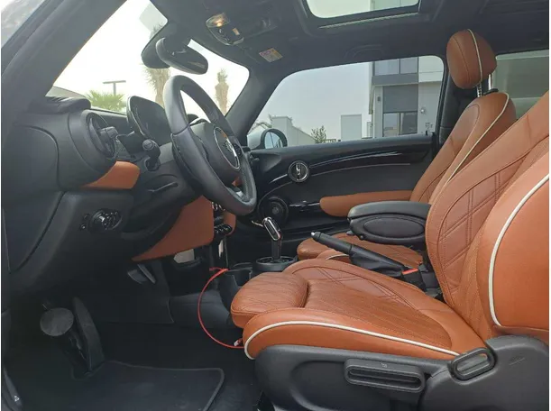 Car image 12