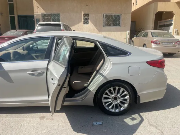 Car image 15