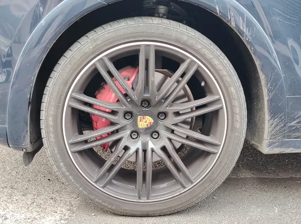Car image 10