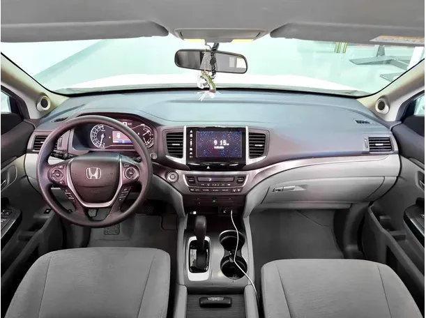 Car image 17