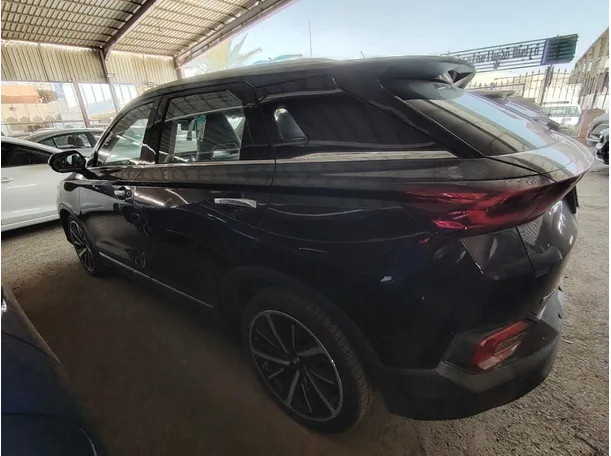 Car image 8