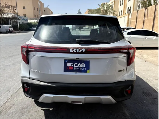 Car image 6