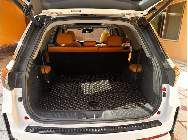 Car image 22