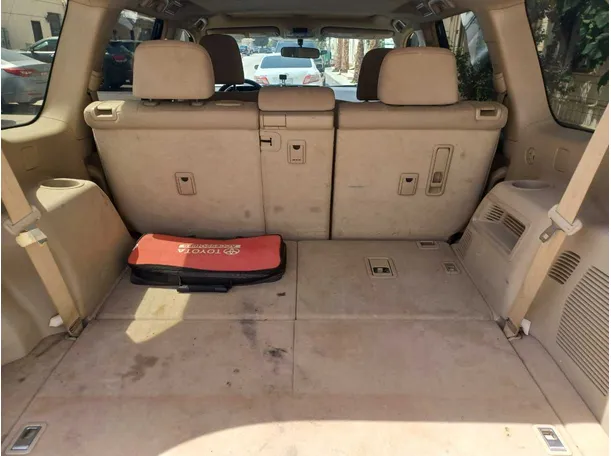 Car image 23