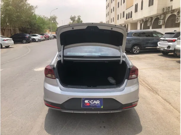 Car image 18