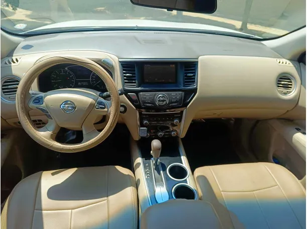 Car image 18
