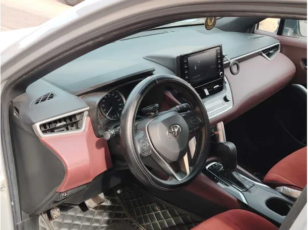 Car image 12