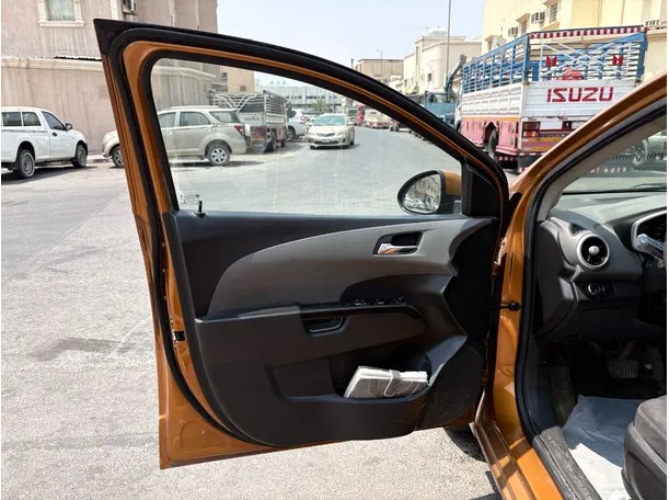 Car image 10