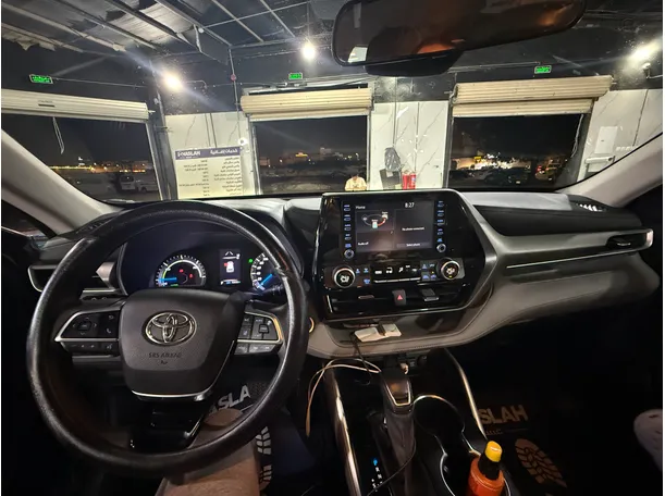 Car image 7