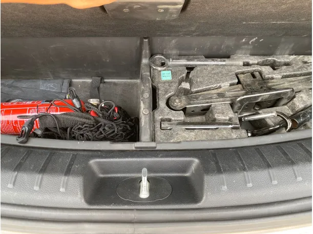 Car image 25