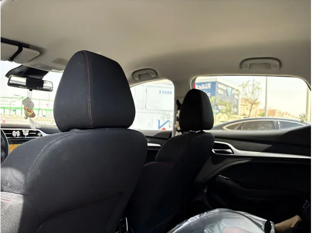 Car image 17