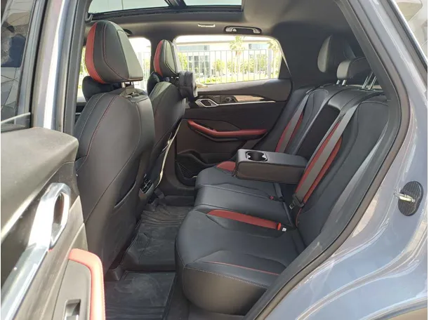 Car image 13