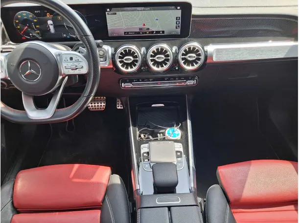Car image 17