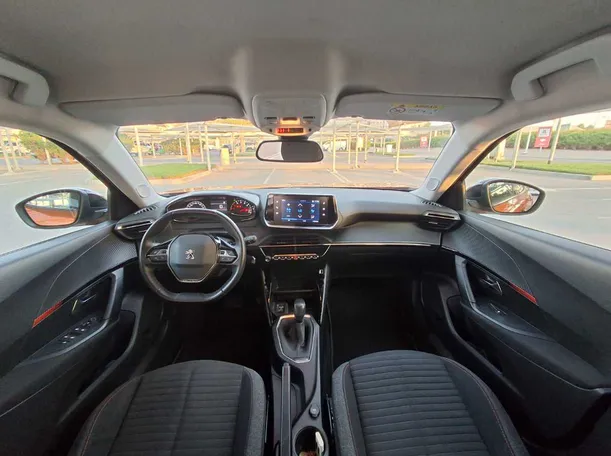 Car image 14
