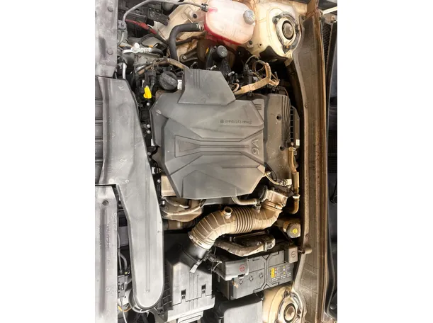 Car image 25
