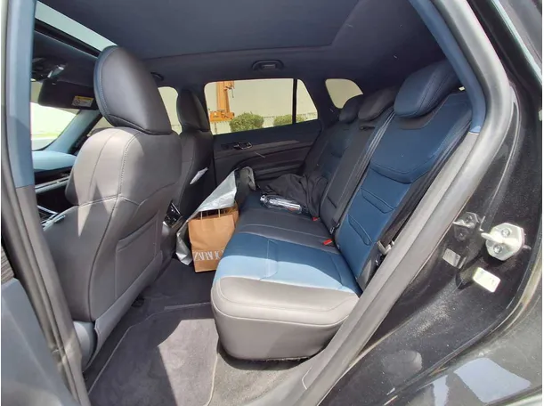 Car image 13