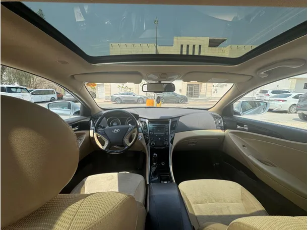 Car image 14