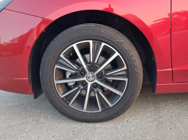 Car image 9
