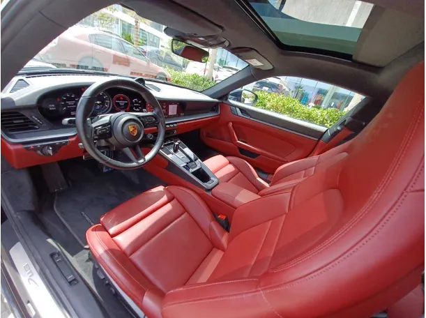 Car image 11