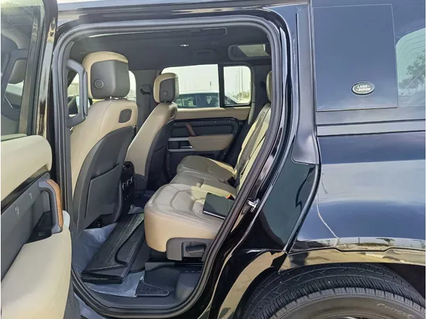 Car image 17
