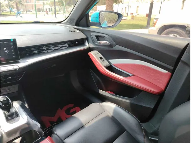 Car image 34