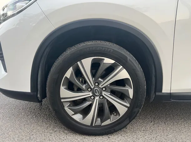 Car image 9