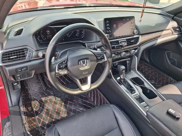 Car image 11