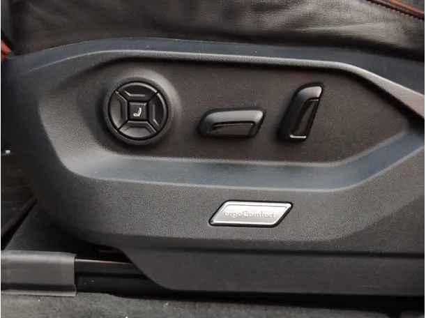 Car image 29