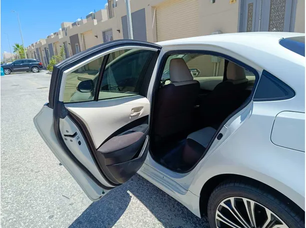 Car image 14