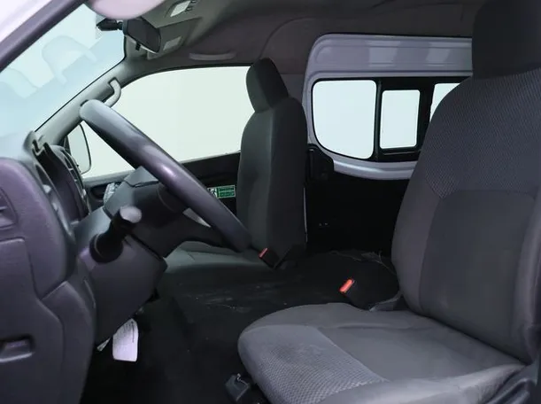 Car image 8