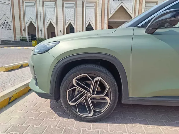 Car image 9