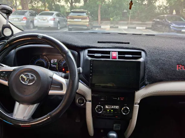 Car image 16