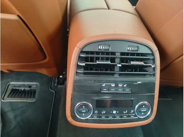 Car image 38