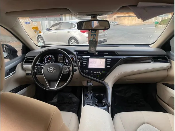 Car image 18