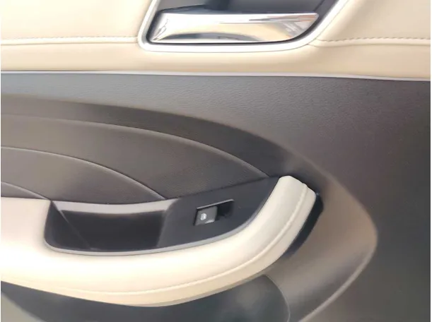 Car image 27