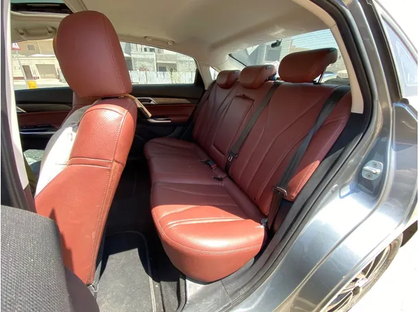 Car image 13