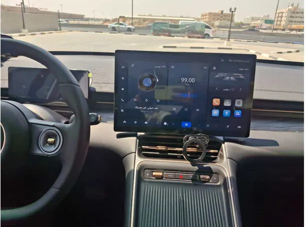 Car image 18