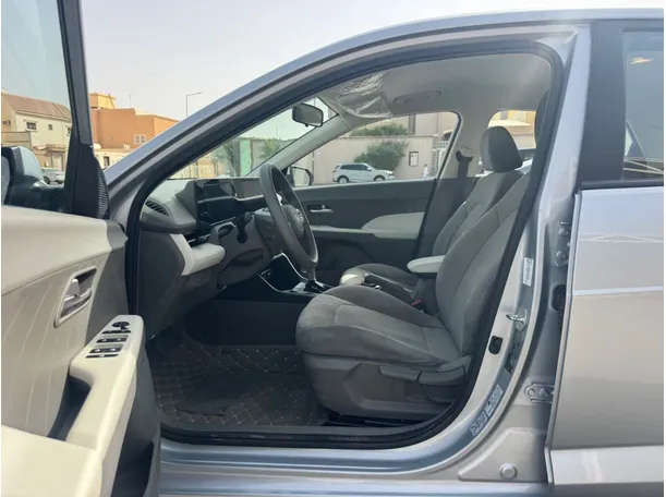 Car image 11