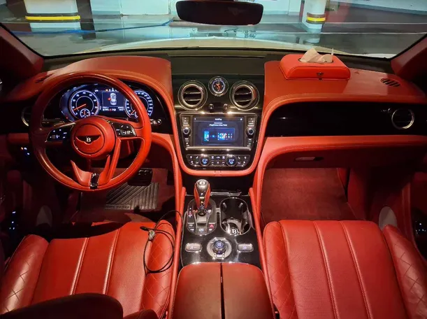 Car image 18