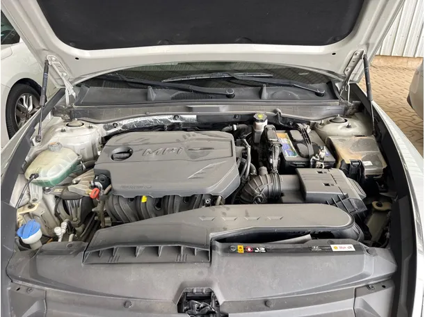 Car image 18