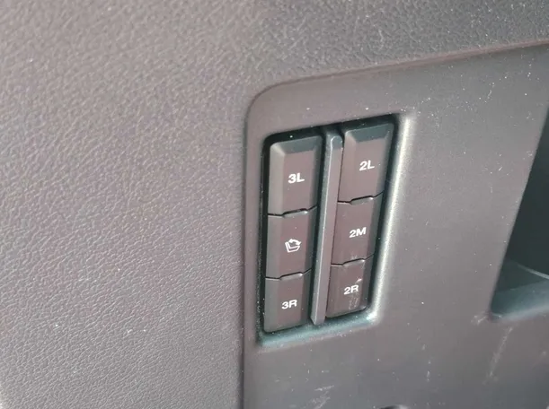Car image 35